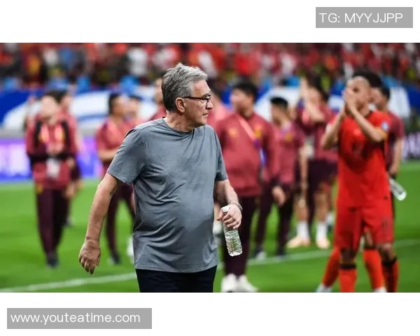 塞维利亚官宣博努奇加盟,提升后防实力备战新赛季 塞维利亚官宣博努奇加盟,提升后防实力备战新赛季