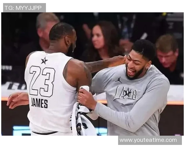 鹈鹕与爵士激战正酣双方球员表现引发球迷热议